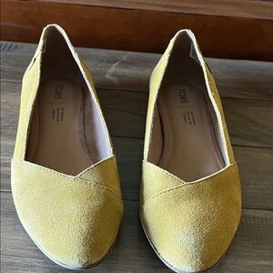 TOMS Women's Mustard Suede flats